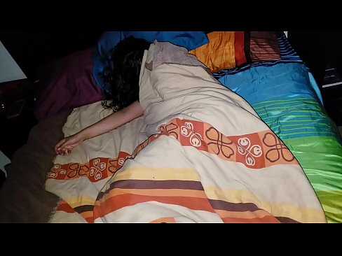 ❤️ Anak tiri berating ibu tiriné enom nalika dheweke turu. ❤❌ Porno ing jv.hentai-id.ru